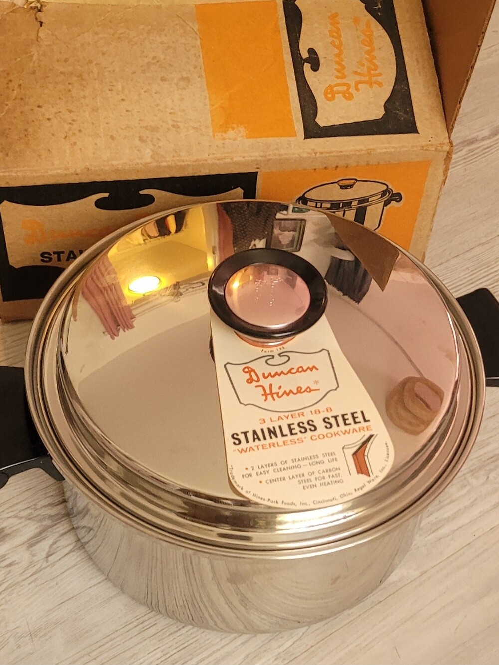 Incredible Vintage Duncan Hines pot in New condition